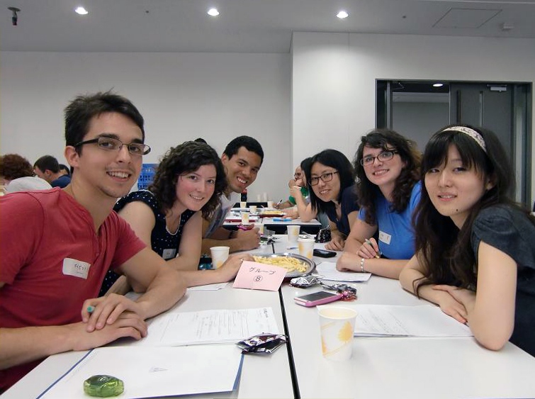 aoyama11 KCP students practicing Japanese in group sessions