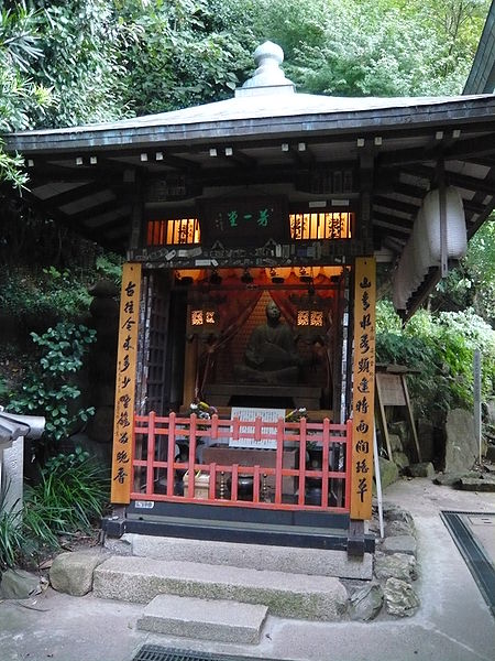 Hōichi-dō (Miminashi-Hōichi's shrine) in Akama-jingū, Yamaguchi.  