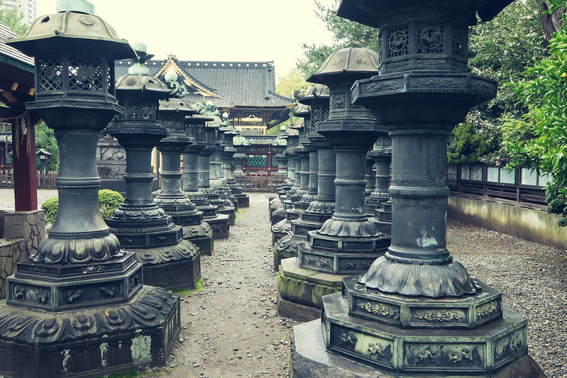Pillars near the Kan'ei-ji Temple