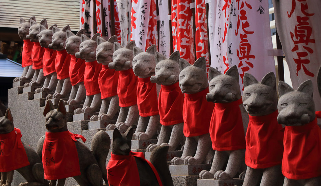Toyokawa Inari Tokyo Betsuin fox figures2