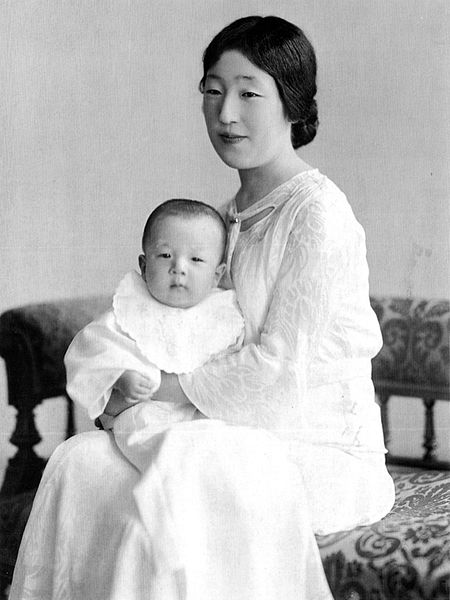 Prince Akihito with mother, Princess Nagako in 1934